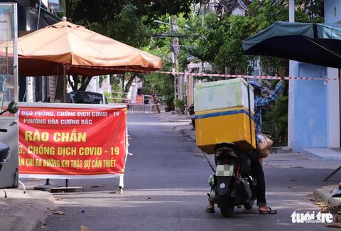 Đường phố Đà Nẵng vắng hoe trước thời điểm 7 ngày ‘ai ở đâu ở đó’ - Ảnh 5. Đường phố Đà Nẵng vắng hoe trước thời điểm 7 ngày ‘ai ở đâu ở đó’ - Ảnh 5.