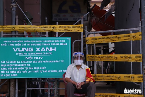 Đường phố Đà Nẵng vắng hoe trước thời điểm 7 ngày ‘ai ở đâu ở đó’ - Ảnh 3. Đường phố Đà Nẵng vắng hoe trước thời điểm 7 ngày ‘ai ở đâu ở đó’ - Ảnh 3.