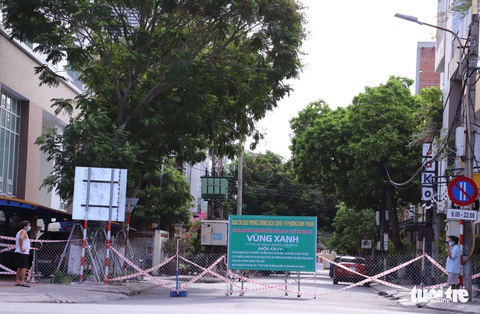 Đường phố Đà Nẵng vắng hoe trước thời điểm 7 ngày ‘ai ở đâu ở đó’ - Ảnh 1. Đường phố Đà Nẵng vắng hoe trước thời điểm 7 ngày ‘ai ở đâu ở đó’ - Ảnh 1.