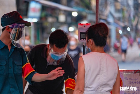 Hà Nội: Đi chợ giãn cách alo là có hàng tại chợ nhà giàu Hàng Bè - Ảnh 6. Hà Nội: Đi chợ giãn cách alo là có hàng tại chợ nhà giàu Hàng Bè - Ảnh 6.