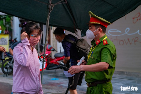 Hà Nội: Đi chợ giãn cách alo là có hàng tại chợ nhà giàu Hàng Bè - Ảnh 7. Hà Nội: Đi chợ giãn cách alo là có hàng tại chợ nhà giàu Hàng Bè - Ảnh 7.