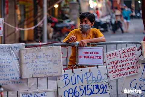 Hà Nội: Đi chợ giãn cách alo là có hàng tại chợ nhà giàu Hàng Bè - Ảnh 9. Hà Nội: Đi chợ giãn cách alo là có hàng tại chợ nhà giàu Hàng Bè - Ảnh 9.
