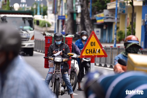 Khai báo di biến động dân cư ngày 15-8: Ùn ứ giảm nhưng vẫn đông - Ảnh 11. Khai báo di biến động dân cư ngày 15-8: Ùn ứ giảm nhưng vẫn đông - Ảnh 11.