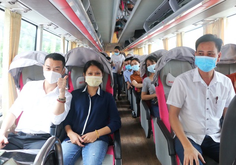 Thanh Hóa tăng cường 100 bác sĩ, nhân viên y tế hỗ trợ Bình Dương, Đồng Nai chống dịch - Ảnh 1. Thanh Hóa tăng cường 100 bác sĩ, nhân viên y tế hỗ trợ Bình Dương, Đồng Nai chống dịch - Ảnh 1.