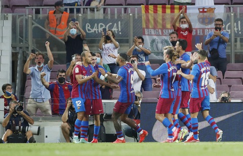 Bắt đầu kỷ nguyên... không Messi, Barca thắng ấn tượng - Ảnh 1. Bắt đầu kỷ nguyên... không Messi, Barca thắng ấn tượng - Ảnh 1.