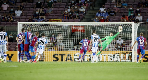 Bắt đầu kỷ nguyên... không Messi, Barca thắng ấn tượng - Ảnh 4. Bắt đầu kỷ nguyên... không Messi, Barca thắng ấn tượng - Ảnh 4.