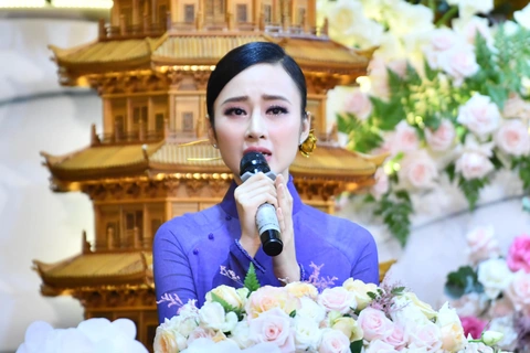 Sở Thông tin - truyền thông yêu cầu Angela Phương Trinh gỡ bỏ thông tin chữa COVID-19 từ giun đất - Ảnh 1. Sở Thông tin - truyền thông yêu cầu Angela Phương Trinh gỡ bỏ thông tin chữa COVID-19 từ giun đất - Ảnh 1.