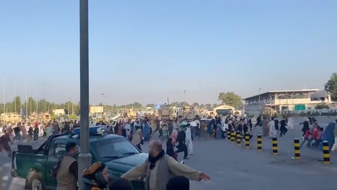 Nhiều nước gấp rút sơ tán người khỏi Afghanistan, Nga cũng đổi ý - Ảnh 1. Nhiều nước gấp rút sơ tán người khỏi Afghanistan, Nga cũng đổi ý - Ảnh 1.