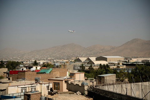 Nhiều nước gấp rút sơ tán người khỏi Afghanistan, Nga cũng đổi ý - Ảnh 3. Nhiều nước gấp rút sơ tán người khỏi Afghanistan, Nga cũng đổi ý - Ảnh 3.