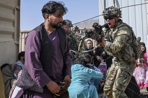 24 giờ hỗn loạn ở Afghanistan - Ảnh 5. 24 giờ hỗn loạn ở Afghanistan - Ảnh 5.