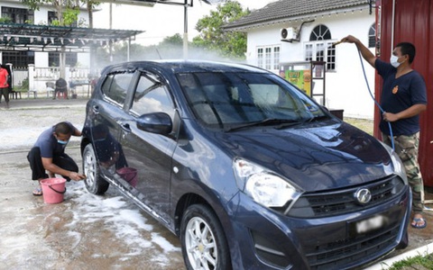 Malaysia rã băng ngành dịch vụ: Giới kinh doanh thở phào, giới y tế lo âu - Ảnh 1. Malaysia rã băng ngành dịch vụ: Giới kinh doanh thở phào, giới y tế lo âu - Ảnh 1.