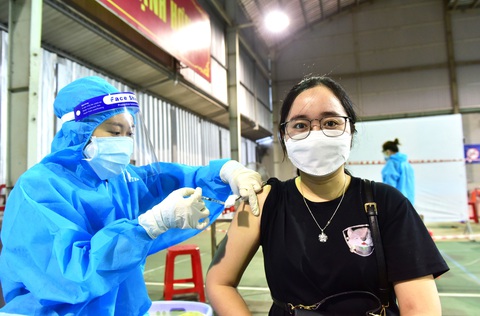 TP.HCM: Đã tiêm hơn 200.000 liều vắc xin của Sinopharm, tất cả an toàn - Ảnh 1. TP.HCM: Đã tiêm hơn 200.000 liều vắc xin của Sinopharm, tất cả an toàn - Ảnh 1.