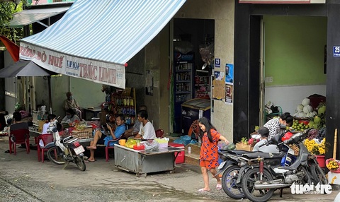 Nha Trang phê bình lãnh đạo 2 phường để số ca COVID-19 tăng cao - Ảnh 2. Nha Trang phê bình lãnh đạo 2 phường để số ca COVID-19 tăng cao - Ảnh 2.