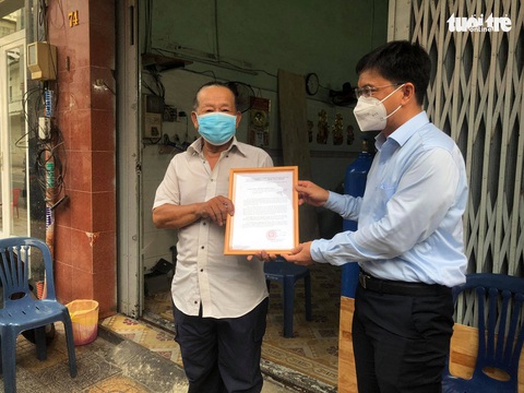 Tặng thư khen cho Hạt cát nhỏ đem máy thở cứu người dưng - Ảnh 1. Tặng thư khen cho Hạt cát nhỏ đem máy thở cứu người dưng - Ảnh 1.