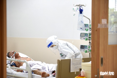 Khi nào xuất viện, má nhận mấy đứa mày làm con nuôi - Ảnh 6. Khi nào xuất viện, má nhận mấy đứa mày làm con nuôi - Ảnh 6.