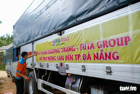 Đoàn xe nối đuôi đi xuyên đêm chở nông sản Đà Lạt tiếp tế cho bà con Đà Nẵng - Ảnh 11. Đoàn xe nối đuôi đi xuyên đêm chở nông sản Đà Lạt tiếp tế cho bà con Đà Nẵng - Ảnh 11.