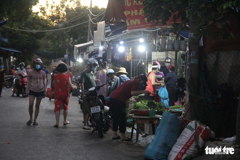 Một giờ hối hả trước một tuần Đà Nẵng ai ở đâu ở yên đó - Ảnh 1. Một giờ hối hả trước một tuần Đà Nẵng ai ở đâu ở yên đó - Ảnh 1.