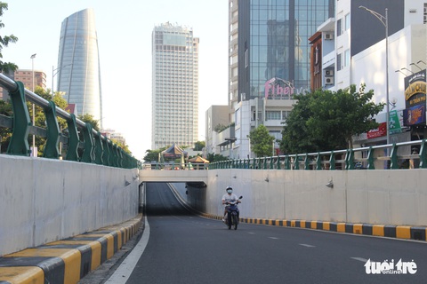 Một giờ hối hả trước một tuần Đà Nẵng ai ở đâu ở yên đó - Ảnh 5. Một giờ hối hả trước một tuần Đà Nẵng ai ở đâu ở yên đó - Ảnh 5.