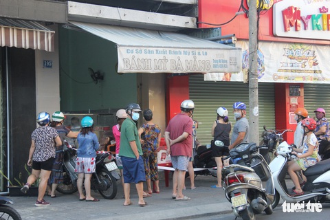 Một giờ hối hả trước một tuần Đà Nẵng ai ở đâu ở yên đó - Ảnh 6. Một giờ hối hả trước một tuần Đà Nẵng ai ở đâu ở yên đó - Ảnh 6.