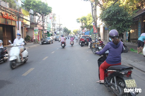 Một giờ hối hả trước một tuần Đà Nẵng ai ở đâu ở yên đó - Ảnh 7. Một giờ hối hả trước một tuần Đà Nẵng ai ở đâu ở yên đó - Ảnh 7.