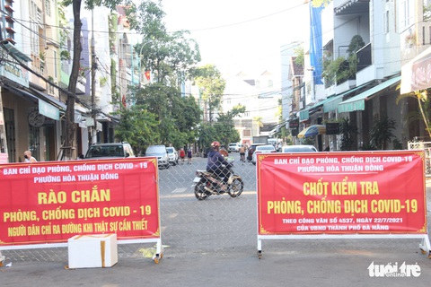 Một giờ hối hả trước một tuần Đà Nẵng ai ở đâu ở yên đó - Ảnh 8. Một giờ hối hả trước một tuần Đà Nẵng ai ở đâu ở yên đó - Ảnh 8.