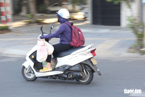 Một giờ hối hả trước một tuần Đà Nẵng ai ở đâu ở yên đó - Ảnh 10. Một giờ hối hả trước một tuần Đà Nẵng ai ở đâu ở yên đó - Ảnh 10.