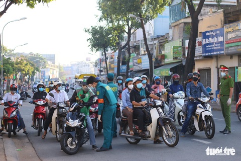 Sáng 16-8: Không khai báo di chuyển nội địa, các chốt giảm ùn ứ - Ảnh 3. Sáng 16-8: Không khai báo di chuyển nội địa, các chốt giảm ùn ứ - Ảnh 3.