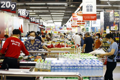 Gói bảo hiểm “Khỏe mạnh trong mùa dịch” của VinMart tiếp tục sẻ chia khó khăn với khách hàng - Ảnh 2. Gói bảo hiểm “Khỏe mạnh trong mùa dịch” của VinMart tiếp tục sẻ chia khó khăn với khách hàng - Ảnh 2.