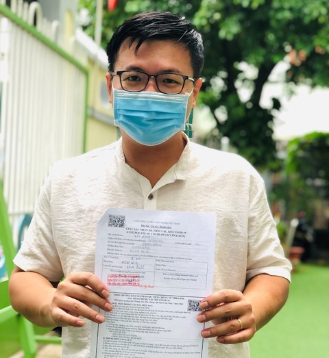 COVID-19: Chọn bảo vệ hay lo nơm nớp tiếp? - Ảnh 1. COVID-19: Chọn bảo vệ hay lo nơm nớp tiếp? - Ảnh 1.