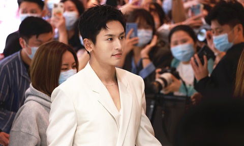 Nam diễn viên hotboy Trung Quốc rớt xuống vực sâu vì ảnh đào lại - Ảnh 1. Nam diễn viên hotboy Trung Quốc rớt xuống vực sâu vì ảnh đào lại - Ảnh 1.