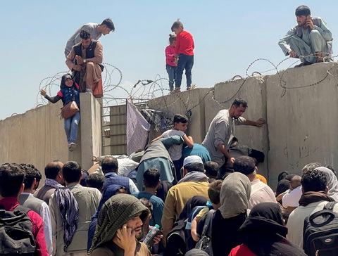 Mỹ, châu Âu chạy đua giải quyết khủng hoảng tị nạn ở Afghanistan - Ảnh 1. Mỹ, châu Âu chạy đua giải quyết khủng hoảng tị nạn ở Afghanistan - Ảnh 1.