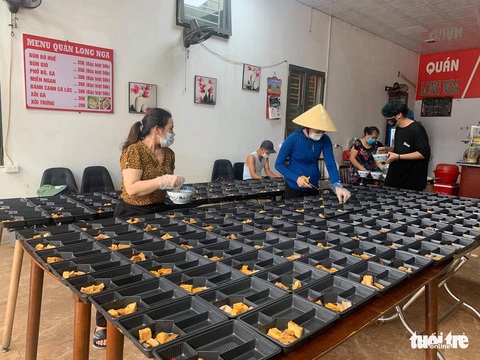 Khách sạn dành phòng nghỉ, nhà hàng nấu cơm ‘yêu thương gửi tuyến đầu - Ảnh 3. Khách sạn dành phòng nghỉ, nhà hàng nấu cơm ‘yêu thương gửi tuyến đầu - Ảnh 3.