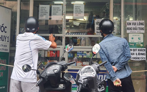 Tự mua thuốc điều trị COVID-19 phòng thân: Nên lo hơn mừng - Ảnh 1. Tự mua thuốc điều trị COVID-19 phòng thân: Nên lo hơn mừng - Ảnh 1.