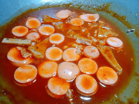 Chế biến cơm nguội thành món bánh gạo Tokbokki siêu dễ mà cực ngon - Ảnh 5. Chế biến cơm nguội thành món bánh gạo Tokbokki siêu dễ mà cực ngon - Ảnh 5.