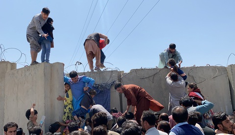 Lính Taliban đi tập gym, chơi xe điện đụng, người dân đổ đến sân bay để tháo chạy - Ảnh 8. Lính Taliban đi tập gym, chơi xe điện đụng, người dân đổ đến sân bay để tháo chạy - Ảnh 8.