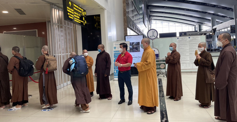 Đoàn sư tăng đầu tiên từ phía Bắc tình nguyện vào Nam hỗ trợ chống dịch - Ảnh 1. Đoàn sư tăng đầu tiên từ phía Bắc tình nguyện vào Nam hỗ trợ chống dịch - Ảnh 1.