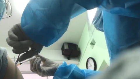 Ra giá tiêm vắc xin COVID-19 - Ảnh 3. Ra giá tiêm vắc xin COVID-19 - Ảnh 3.