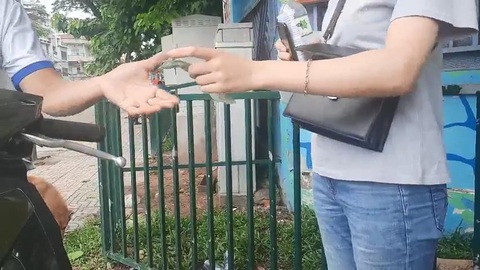 Ra giá tiêm vắc xin COVID-19 - Ảnh 4. Ra giá tiêm vắc xin COVID-19 - Ảnh 4.
