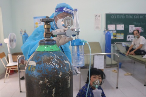 TP.HCM: Lập các trạm đo SpO2 và thở oxy tại các khu phố và tổ dân phố - Ảnh 1. TP.HCM: Lập các trạm đo SpO2 và thở oxy tại các khu phố và tổ dân phố - Ảnh 1.