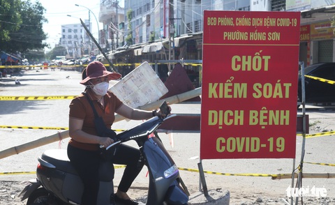 Ổ dịch từ chợ đầu mối Vinh lan rộng, nhiều địa phương ở Nghệ An giãn cách - Ảnh 1. Ổ dịch từ chợ đầu mối Vinh lan rộng, nhiều địa phương ở Nghệ An giãn cách - Ảnh 1.