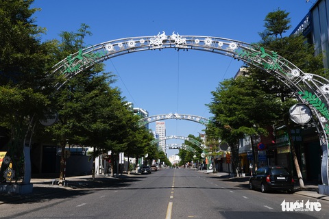 Đà Nẵng ngày thứ 3 phong tỏa, dân chấp hành nghiêm ở nhà, đường phố vắng lặng - Ảnh 1. Đà Nẵng ngày thứ 3 phong tỏa, dân chấp hành nghiêm ở nhà, đường phố vắng lặng - Ảnh 1.