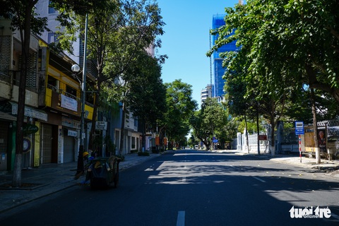 Đà Nẵng ngày thứ 3 phong tỏa, dân chấp hành nghiêm ở nhà, đường phố vắng lặng - Ảnh 5. Đà Nẵng ngày thứ 3 phong tỏa, dân chấp hành nghiêm ở nhà, đường phố vắng lặng - Ảnh 5.