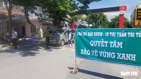 Từ 0h ngày 20-8, cán bộ tỉnh An Giang làm việc tại nhà, trừ cấp trưởng, phó đơn vị - Ảnh 1. Từ 0h ngày 20-8, cán bộ tỉnh An Giang làm việc tại nhà, trừ cấp trưởng, phó đơn vị - Ảnh 1.