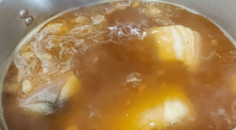 Cua đồng ngày giãn cách kiếm không ra, ta xay con ruốc, nấu nồi bún riêu - Ảnh 3. Cua đồng ngày giãn cách kiếm không ra, ta xay con ruốc, nấu nồi bún riêu - Ảnh 3.