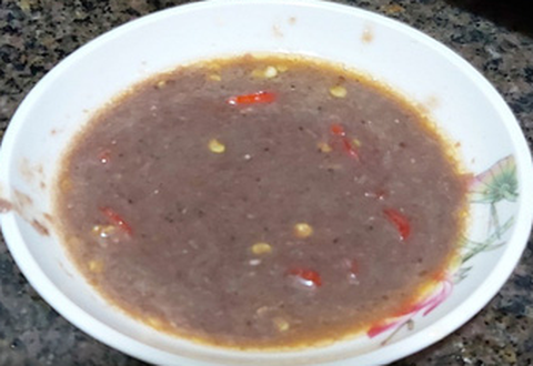 Cua đồng ngày giãn cách kiếm không ra, ta xay con ruốc, nấu nồi bún riêu - Ảnh 6. Cua đồng ngày giãn cách kiếm không ra, ta xay con ruốc, nấu nồi bún riêu - Ảnh 6.