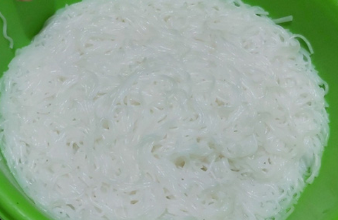 Cua đồng ngày giãn cách kiếm không ra, ta xay con ruốc, nấu nồi bún riêu - Ảnh 8. Cua đồng ngày giãn cách kiếm không ra, ta xay con ruốc, nấu nồi bún riêu - Ảnh 8.