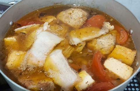 Cua đồng ngày giãn cách kiếm không ra, ta xay con ruốc, nấu nồi bún riêu - Ảnh 9. Cua đồng ngày giãn cách kiếm không ra, ta xay con ruốc, nấu nồi bún riêu - Ảnh 9.