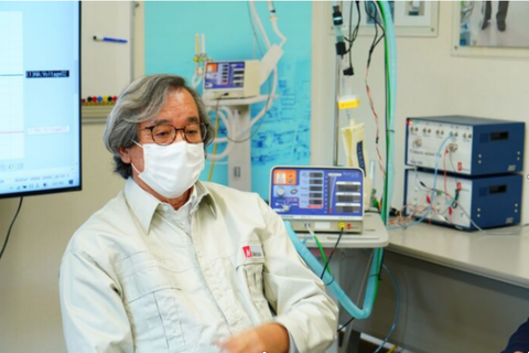 ‘Cha đẻ’ người Việt của máy trợ thở MV20 làm ra khẩu trang có bộ lọc diệt virus - Ảnh 1. ‘Cha đẻ’ người Việt của máy trợ thở MV20 làm ra khẩu trang có bộ lọc diệt virus - Ảnh 1.