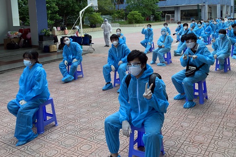 Đắk Lắk và Phú Yên đưa xe vào Đồng Nai đón người dân về quê tránh dịch - Ảnh 2. Đắk Lắk và Phú Yên đưa xe vào Đồng Nai đón người dân về quê tránh dịch - Ảnh 2.