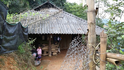 Những mảnh đời đổi thay nơi thị trấn trong sương - Ảnh 2. Những mảnh đời đổi thay nơi thị trấn trong sương - Ảnh 2.